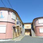 広々駐車場2台分家賃に含む！2部屋募集中